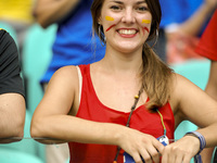 Crowd celebrates before the beginning of the 2014 World Cup match Spain x Netherlands, this friday 13th, in Salvador, Brasil (
