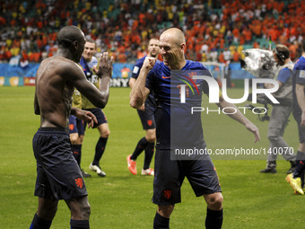 Netherland's Bruno Martins Indi (L) and Arjen Robben salute after the end of the #3 2014 World Cup match between Spain and Netherlands, in S...