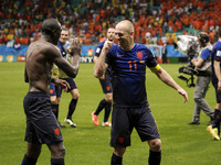 Netherland's Bruno Martins Indi (L) and Arjen Robben salute after the end of the #3 2014 World Cup match between Spain and Netherlands, in S...