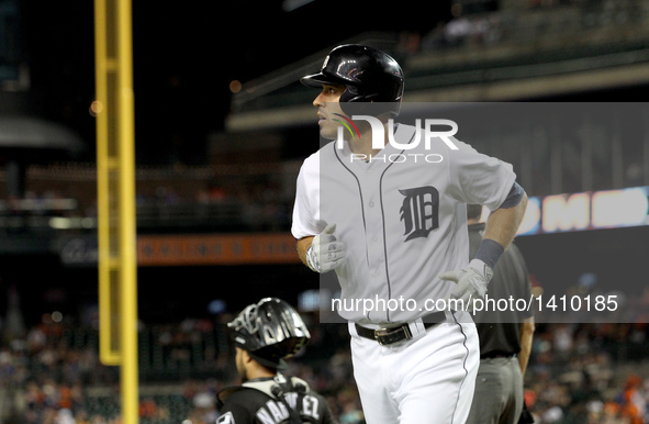 Detroit Tigers second baseman Ian Kinsler (3) heads to the dugout after his two-run home run in the fifth inning of a baseball game against...