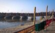 ITA: Kumbh Mela è un pellegrinaggio Hindu di massa nel quale si riuniscono per farsi il ba...