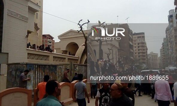 People gather at the blast site in Tanta, Egypt, on April 9, 2017. At least 21 people were killed and 59 others injured in an explosion insi...