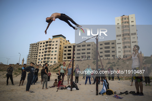 A palestinian youth practice his parkour skills in the beach of Gaza City during Sunset on April 21, 2017. 