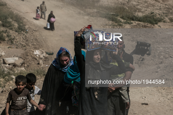 Civilians flee from Musharifah-2 neighborhood in Mosul as fighting between Iraqi forces and the Islamic State intensifies. Both the Ninth Di...