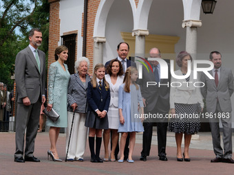 King Felipe VI of Spain, Princess Sofia of Spain, Queen Sofia, Princess Leonor of Spain, Queen Letizia of Spain and King Juan Carlos pose fo...