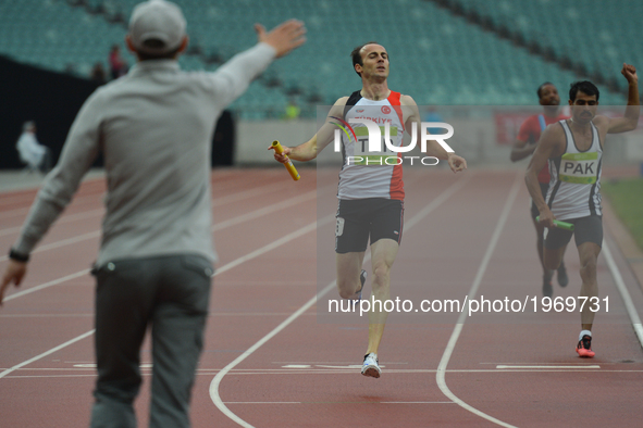 Turkish Relay wins ahead of Pakistan relay during Men's 4 x 400 Relay final, during day five of Athletics at Baku 2017 - 4th Islamic Solidar...
