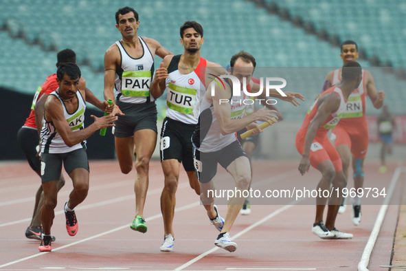 Turkish Relay takes a lead ahead of Pakistan relay during Men's 4 x 400 Relay final, during day five of Athletics at Baku 2017 - 4th Islamic...