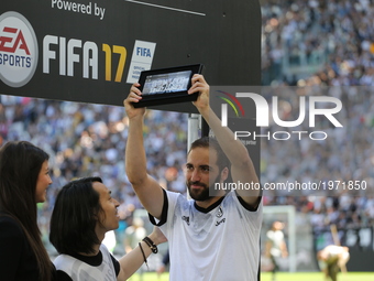 Gonzalo Higuain is awarded as Juventus's best player in the 2016/2017 season before the Serie A football match between Juventus FC and FC Cr...