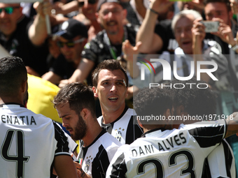 Juventus forward Mario Mandzukic (17) celebrates with his teammates after scoring his goal during the Serie A football match n.37 JUVENTUS -...