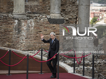  Italian Prime Minister Paolo Gentiloni greets while he arrives at the Ancient Theatre of Taormina ahead the G7 Summit on may 26, 2017. (