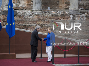  German Chancellor Angela Merkel shake hands with italian prime minister Paolo Gentiloni as she arrives at the Ancient Theatre of Taormina a...