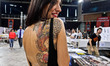 ITA: 10 Maggio 2013, Atene (Grecia) - Una tatuatrice in posa durante il 7