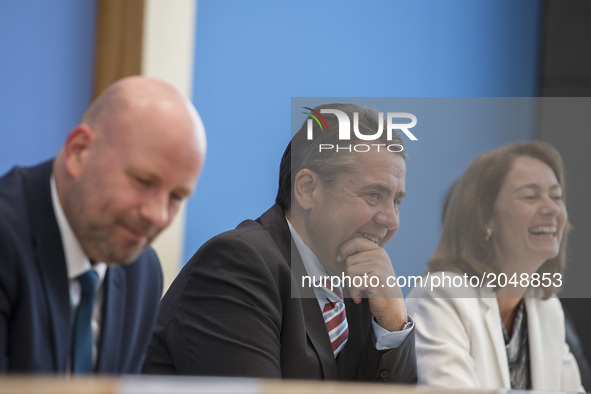 Foreign Minister Sigmar Gabriel (C) attends a news conference to illustrate the work of the party during the last legislation at Bundespress...