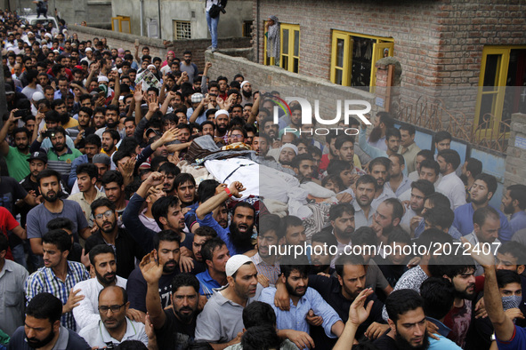  Kashmiri people carry the body of a local  pro-Independence fighter Aqib Ahmad during his funeral procession in Srinagar on july 12 ,2017....