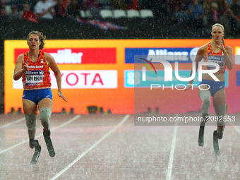 L-R Marlou van Rhijn and Fleur Jong of Nederland winner of Women's 200m T44 Final
during World Para Athletics Championships at London Stadiu...