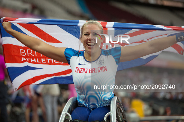Hannah Cockroft of Great Britain celebrates after winning gold in the Women's 400m T34 Final during World Para Athletics Championships at Lo...