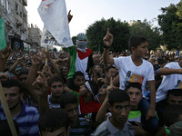 RAFAH, GAZA STRIP, PALESTINE - AUGUST 17:  Palestinian supporters of the Islamist Hamas movement shout slogans during a demonstration in sup...