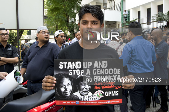 Ziaur Rahman(24) a Myanmars Rohingya refugee hold a picket outside UN HQ in Kuala Lumpur, Malaysia, 09 September 2017.  