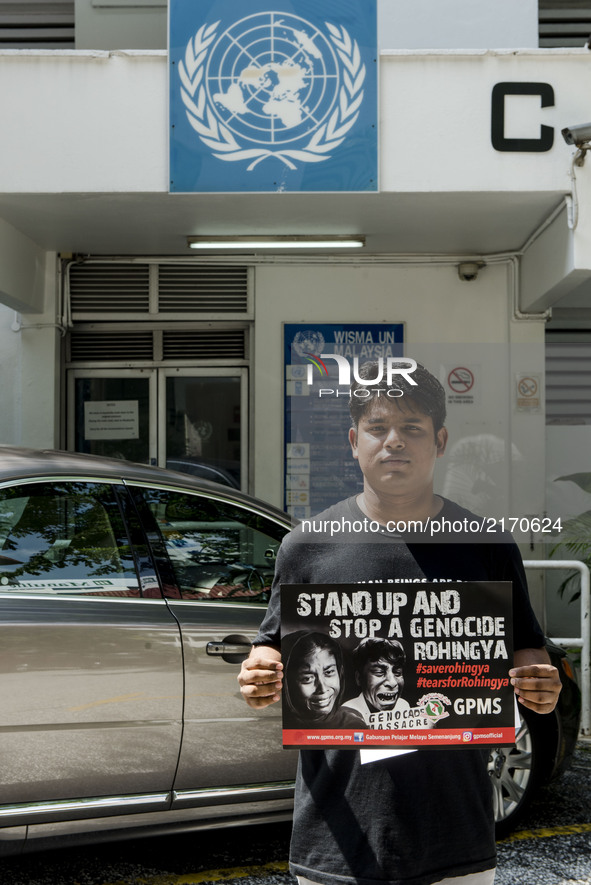 Ziaur Rahman(24) a Myanmars Rohingya refugee hold a picket outside UN HQ in Kuala Lumpur, Malaysia, 09 September 2017.  