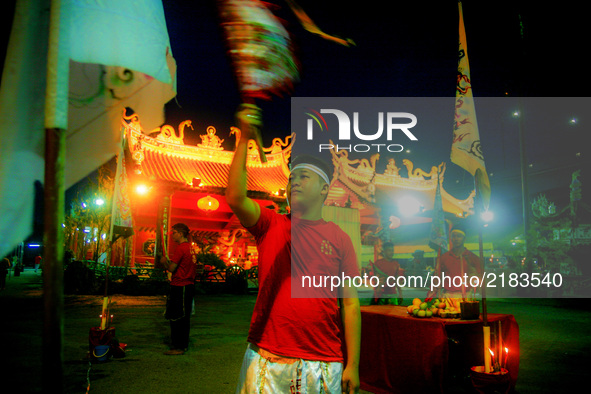 Member of chinese perform a specials prayer during the hungry ghost festivals in Teluk Pulai Klang, Malaysia on September 12, 2017. Photo by...