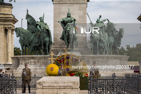 On 18 September 2017 in Budapest, Hungary. The Heroes' Square, better known as Hősök tere,  noted for its iconic statue complex featuring th...
