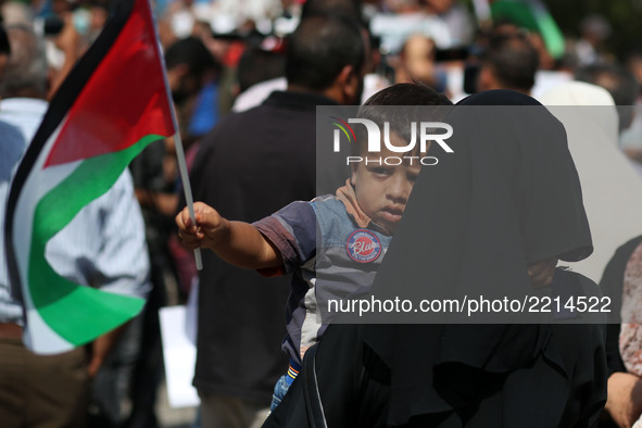 Palestinians of the Union of Agricultural Work Committees take part in a support of the Palestinian reconciliation, in Gaza city, on Septemb...