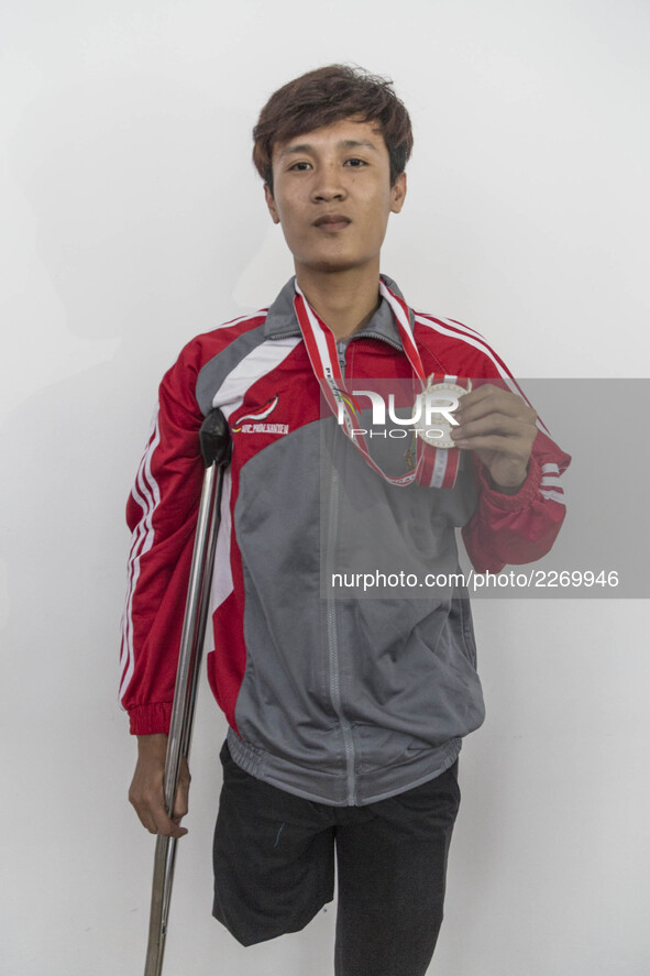  WIWIN, an athlete from Banten, Badminton with Gold Medal in Indonesai Para Games, candidate for Asean Games Athlete from Indonesia, have no...