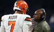 Cleveland Browns head coach Hue Jackson talks to quarterback DeShone Kizer (7) during the...