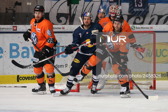 Red Bull Munich v Grizzlys Wolfsburg- German Ice Hockey League