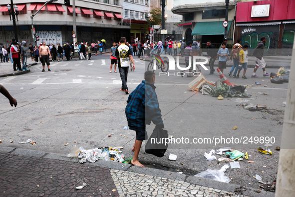 People make barricades after an eviction ended in violent clashes in downtown Sao Paulo, Brazil on September 16, 2014. The eviction occurred...
