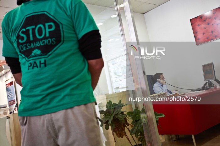 Madrid: Eviction stopped, protesta che condanna l'ultimo suicidio a causa di uno sfratto