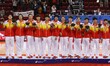 (141002) -- INCHEON, Oct. 2, 2014 () -- Silver medalists players of China pose on the podi...