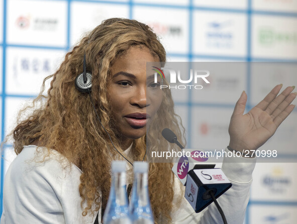 (141003) -- BEIJING, Oct. 3, 2014 () -- Serena Williams of the United States gestures during the press conference at the China Open tennis t...