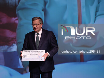 Polish President, Bronisław Komorowski (Center)  with a copy of the Large Families Card that he will officialy present to three families ahe...