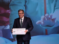 Polish President, Bronisław Komorowski (Center)  with a copy of the Large Families Card that he will officialy present to three families ahe...