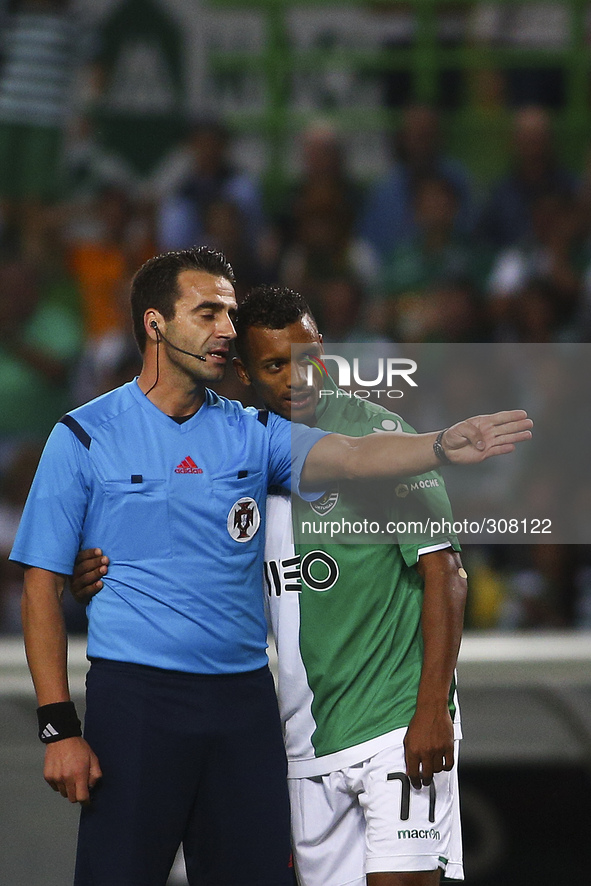 Sporting´s forward Nani (R) speaks with referee Manuel Oliveira during the Portuguese League football match between Sporting CP and CS Marit...