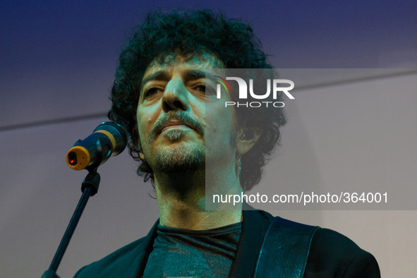 Sold out concert on December 5, 2014 in Turin, Italy, of the three Roman songwriters Niccolò Fabi, Max Gazzè and Daniele Silvestri for the f...