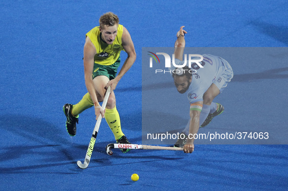 (141214) -- BHUBANESWAR, Dec. 14, 2014 () -- Daniel Beale (L) of Australia competes with Sardar Singh (R) of India during the bronze medal m...