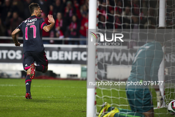 Benfica's forward Jonas (L) celebrates after scoring  during the Portuguese Cup football match between SL Benfica and SC Braga at Luz  Stadi...
