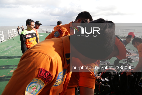 Indonesian SAR on the boat at the sea prepared for diving to find the victim body at Kalimantan Sea. Jan 2nd 2015 