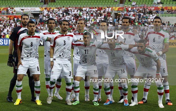 (150111) -- MELBOURNE, Jan. 11, 2015 () -- Iran team pose for a group photo before the AFC Asian Cup Group C match between Iran and Bahrain...