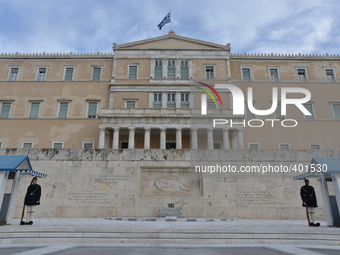 Presidential Guard in front of the tomb for the unknown soldier at the parliament greek on January 20, 2015 in Athens(