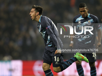 Porto's Mexican midfielder Héctor Herrera (L) celebrates after scoring a goal during the UEFA Champions League match between FC Porto and FC...