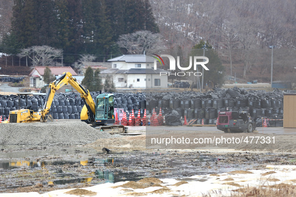 (150310) -- FUKUSHIMA, March 10, 2015 () -- Black bags containing buildup of contaminated wastes are seen in the town of Iitate, Fukushima P...