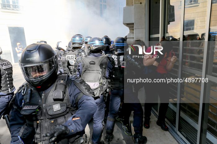 Climate Protesters And Gilets Jaunes March In Paris
