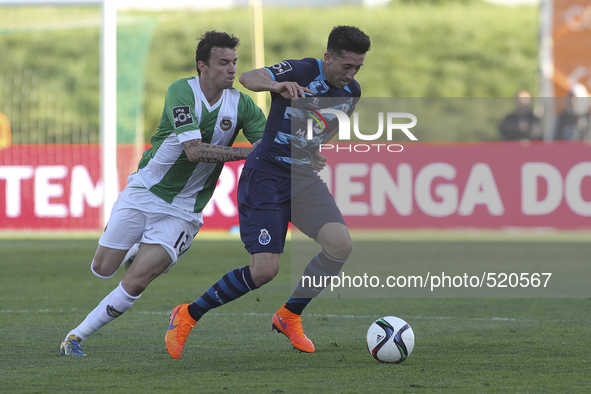 Rio Ave's Brazilian defender Lionn and Porto's Mexican midfielder Héctor Herrera (R) during the Premier League 2014/15 match between Rio Ave...