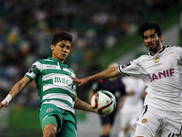 Sporting's Colombian forward Fredy Montero (L) vies with Nacional's defender Leandro Freire during the Portuguese League football match betw...