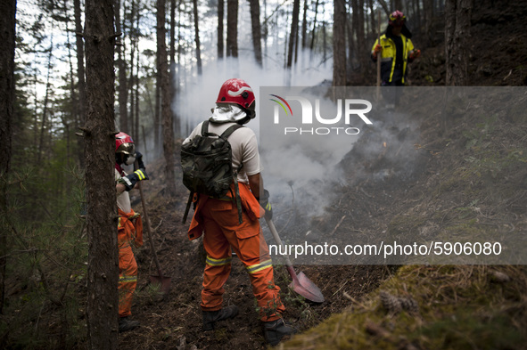 Firefighters and Civil Defense men at work to control fires in the mountains near L'Aquila, August 4, 2020. Fifth day of fear and concern ab...