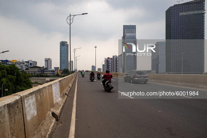 Jakarta Re-Imposes Partial Virus Lockdown 