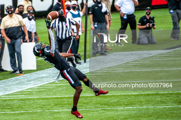 Cincinnati wide receiver Michael Young Jr. (8) attempts to catch the ball during an NCAA college football game at Nippert Stadium between th...